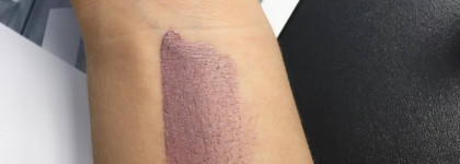 Матовая пудра для губ с металлическим эффектом - Catrice Metal Matt