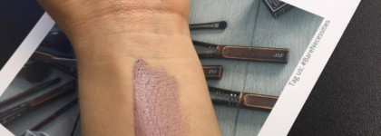 Матовая пудра для губ с металлическим эффектом - Catrice Metal Matt