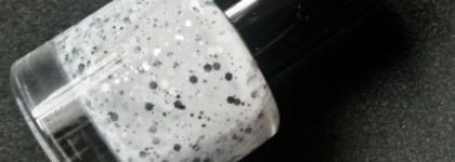 Для SpiceGirls: Лак для ногтей Многоточие Oriflame VeryMe Dot-It Nail Art #31907 Black & White («Соль и Перец»)