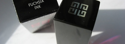 Уход за губами и нежный весенний оттенок в одном флаконе: Масло для губ Givenchy Point D'Encrage Huile Irresistible Pour Les Levres #01 Fuchsia Ink