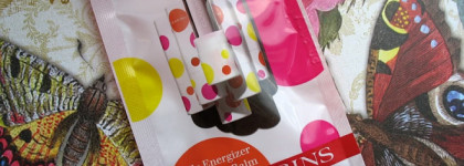 Летом ухаживаем за губами весело!  Бальзам для губ, придающий объем и усиливающий цвет Clarins Joli Baume Eclat du Jour Daily Energizer Lovely Lip Balm