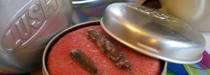 Вечно Новая звезда и её веганское сопровождение. Твёрдый шампунь «Новинка» и Кондиционер для волос «Веганез» от Lush