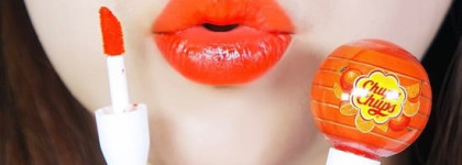 Впадаем в детство: В России начали продавать косметику Chupa Chups. Тинты на палочках, кислотные мисты для тела. Что ещё?