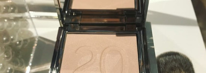 Время волшебства: Лимитированная сияющая пудра Chantecaille Moonlit Perle Glow Powder Holiday 2018