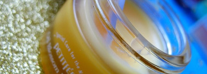 Зимний маст-хэв: Ночные маски для губ Petitfee Oil Blossom Lip Mask с маслом облепихи и с пятью ценными маслами
