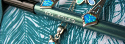 С мечтою о море: Карандаш для глаз Shu Uemura Drawing Pencil в оттенке ME Green 51