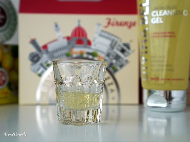 Какое средство для очищения лица вкуснее: Limoncello Divina Belezza или медовая Apivita?