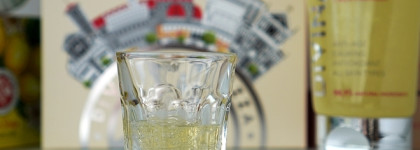 Какое средство для очищения лица вкуснее: Limoncello Divina Belezza или медовая Apivita?