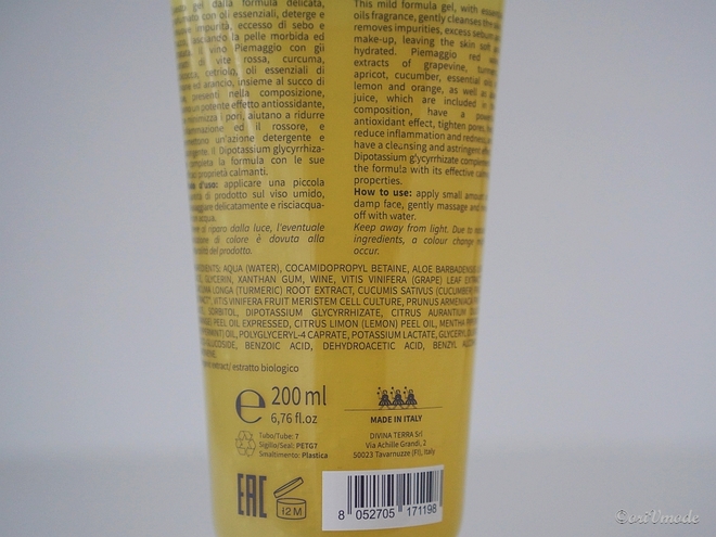 Какое средство для очищения лица вкуснее: Limoncello Divina Belezza или медовая Apivita?