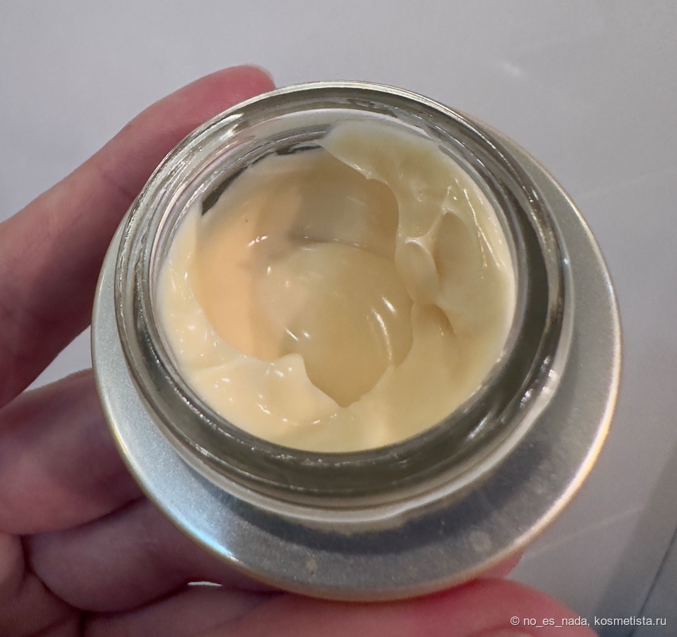 Текстура крема Shiseido.