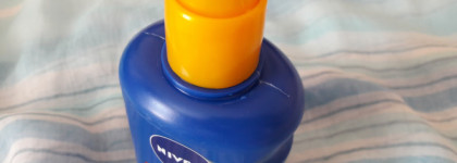 Не забудьте положить в пляжную сумку Nivea Sun Kids Увлажняющий солнцезащитный спрей  для детей Spf30
