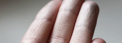 Сверкающие весенние новинки essence