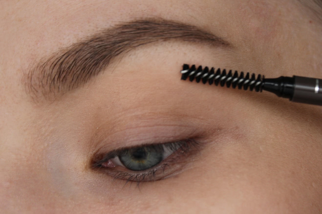 Для тех, кто любит четкость - ультратонкий карандаш для бровей Limoni Super Slim Brow Pencil