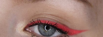 Смелый акцент с essence Electric vibes liner