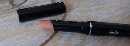 Бюджетная находка прошлого года. Губная помада Avon ultra beauty "Леди"