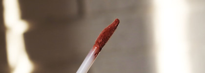 Жидкая глянцевая губная помада Eveline Cosmetics Gloss Magic Lip Lacquer в двух нюдовых оттенках: 08 Sweet Caramel и 15 Vintage Rose