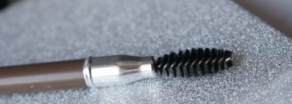 Незаменимый карандаш для бровей с холодным подтоном, вот уже более 8 лет. Yves Rocher Couleurs Nature Eyebrow Pencil 02 #пепельный