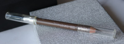 Незаменимый карандаш для бровей с холодным подтоном, вот уже более 8 лет. Yves Rocher Couleurs Nature Eyebrow Pencil 02 #пепельный