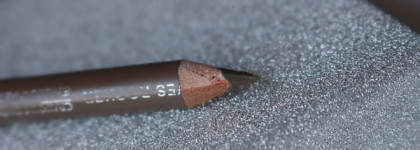 Незаменимый карандаш для бровей с холодным подтоном, вот уже более 8 лет. Yves Rocher Couleurs Nature Eyebrow Pencil 02 #пепельный