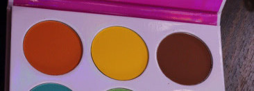 Juvia's Place Zulu Eye shadow Palette: обойма ярких цветов