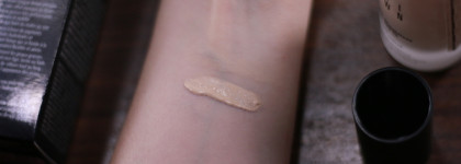 Сколь хорош тональник от Bobbi Brown "Skin Long Wear Weightless Foundation"?