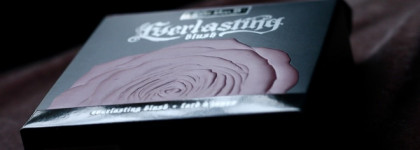 Пыльная роза: румяна Everlasting blush в оттенке Rosebud от KVD Beauty