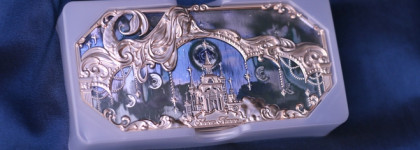 Палетка Moonlight Mermaid Five-Color Jewelry Eyeshadow Palette от Flower Knows в оттенке Moonlight land – шкатулка с...?