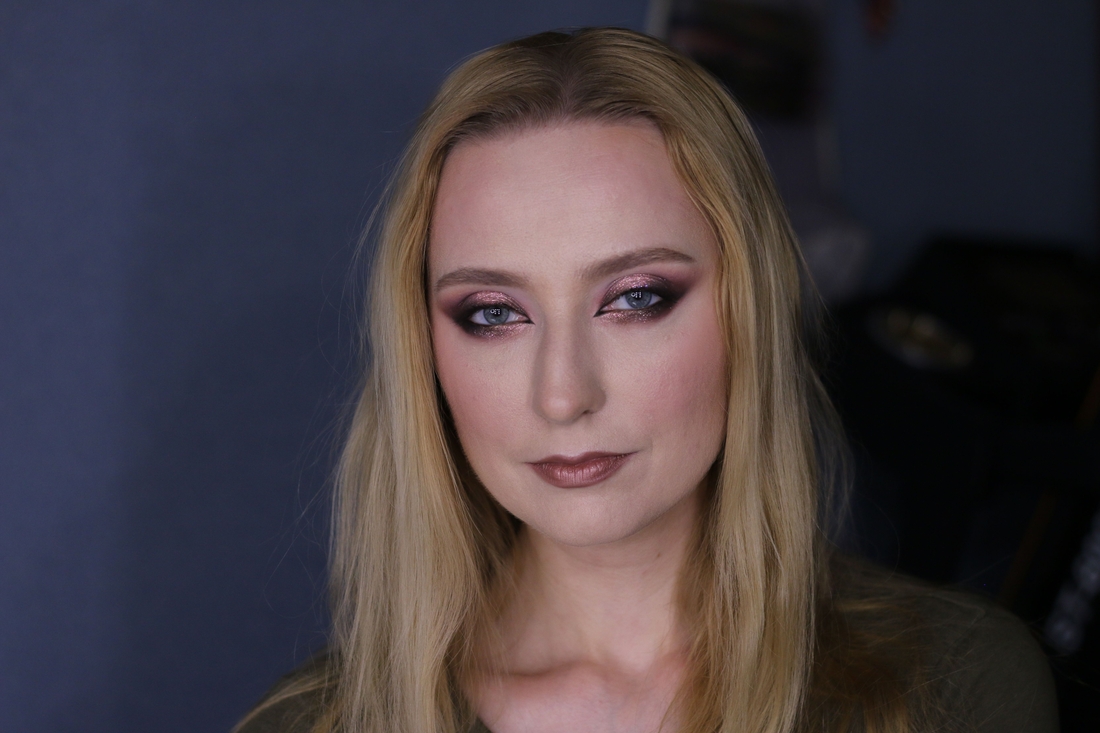 113 Desert Rose - это кстати вариант законченного макияжа с 02 Classic Beige и 28 Night Bird в подложке