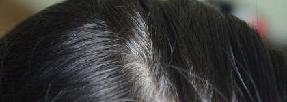 Спрятать седину вместе с тонирующим спреем MAGIC Retouch от L`oreal