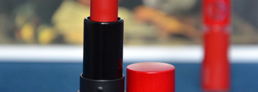 Красный бархат на губах с оттенком 404 от Giorgio Armani. 2 помады, 2 финиша