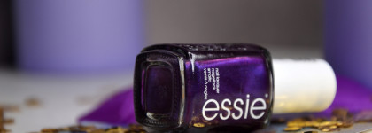 Темный пурпур с лаком Essie nail lacquer Classic collection в оттенке 47 sexy divide
