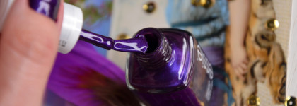 Темный пурпур с лаком Essie nail lacquer Classic collection в оттенке 47 sexy divide