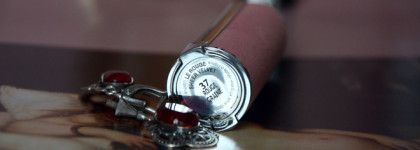 С пылу с жару. Новинка от Givenchy - матовая помада Le Rouge Sheer Velvet в легендарном оттенке 37 rouge graine