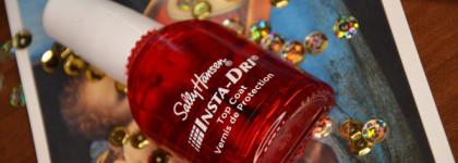 Просыпаетесь с постельным узором на свежем маникюре? Есть решение! Сушка Insta-Dri Top Coat от Sally Hansen