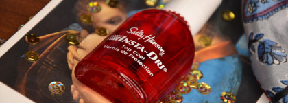 Просыпаетесь с постельным узором на свежем маникюре? Есть решение! Сушка Insta-Dri Top Coat от Sally Hansen