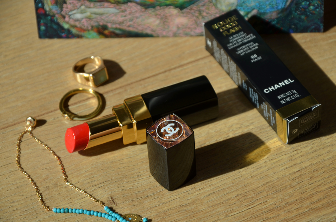 Увлажняющая помада-блеск Chanel Rouge Coco Flash Lipstick в оттенке 66 Puls...