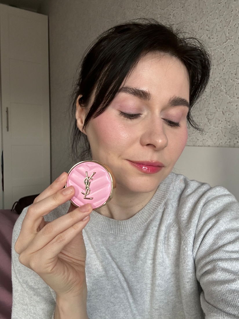 Тут я без туши, на веках и щеках – румяна соло