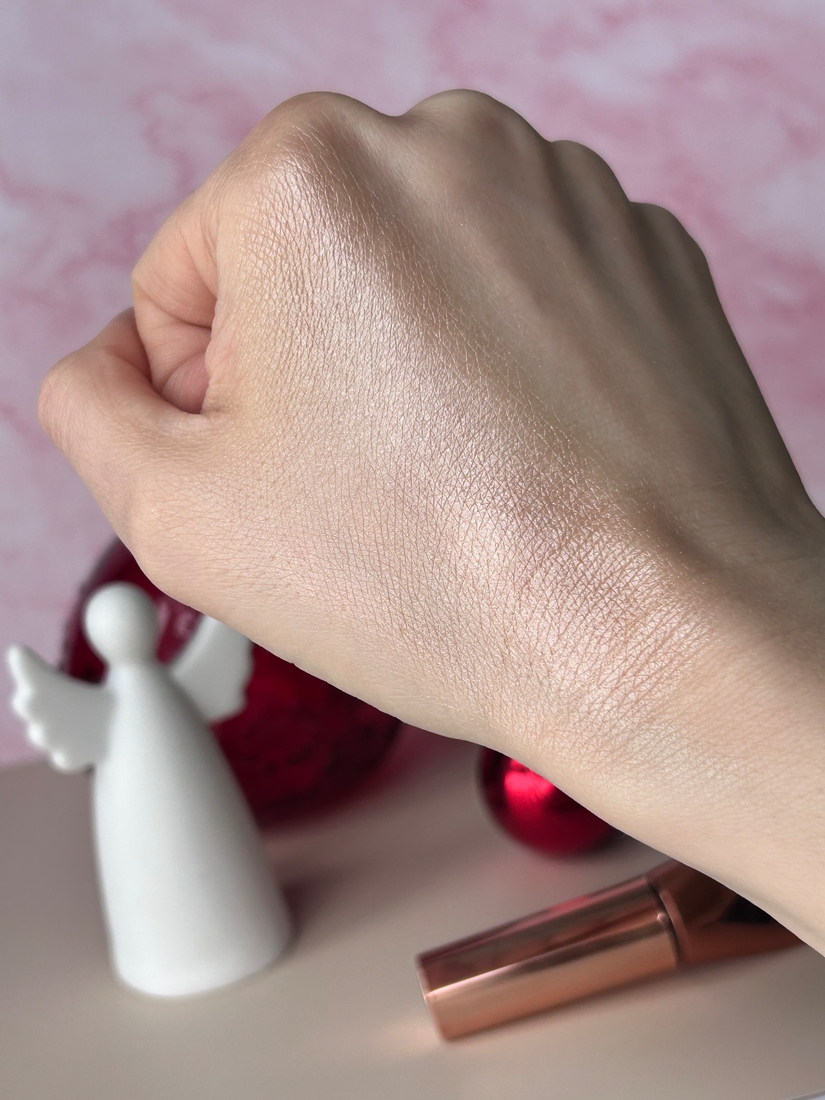 Дневной свет. Свотч на руке.