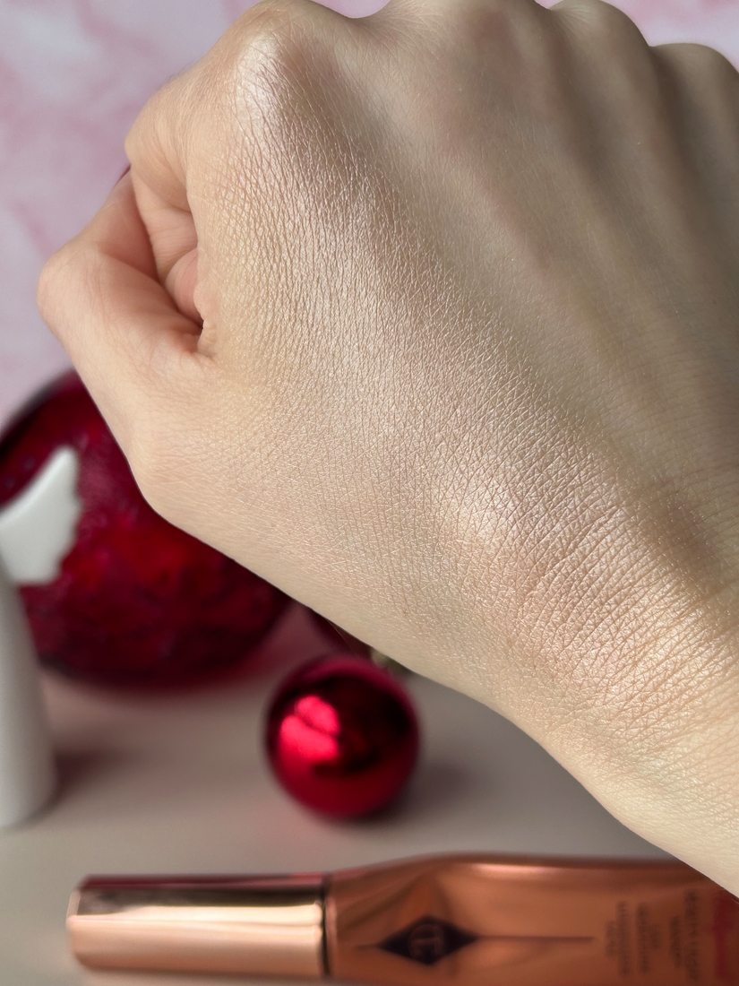 Дневной свет. Свотч на руке.