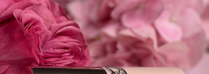 Эффект заблюренных губ с помадой Yves Saint Laurent YSL Lovenude Lip Blusher в оттенке 06 Naughty Pink