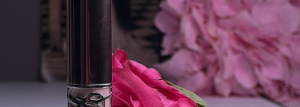 Эффект заблюренных губ с помадой Yves Saint Laurent YSL Lovenude Lip Blusher в оттенке 06 Naughty Pink