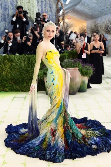 Макияж на двоих: образ с Met Gala 2026