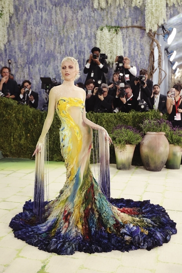 Макияж на двоих: образ с Met Gala 2026