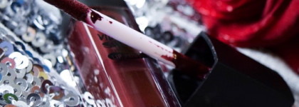 Губная помада Essence Vibrant Shock Lip Paint в оттенке 03 red viper. 