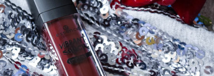Губная помада Essence Vibrant Shock Lip Paint в оттенке 03 red viper. 