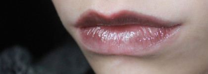 Black is such a happy color. Чёрные блески для губ Nyx Butter Gloss Black Berry Pie и Estrade 106