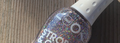 Выбираю лак под цвет украшений: золото к золоту, серебро к серебру. Zoya Cindy и Nail Look Strobe&Globe Brilliant Nude