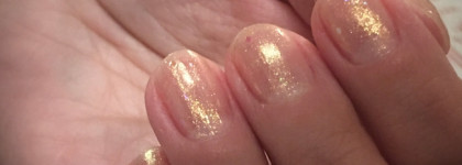 Выбираю лак под цвет украшений: золото к золоту, серебро к серебру. Zoya Cindy и Nail Look Strobe&Globe Brilliant Nude