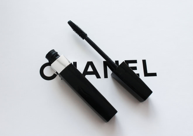 Разочароваться или полюбить? Chanel Inimitable Intense в цвете 10 Noir
