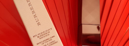 Burberry Kisses Sheer Moisturising shine lip color в оттенке #217 English rose